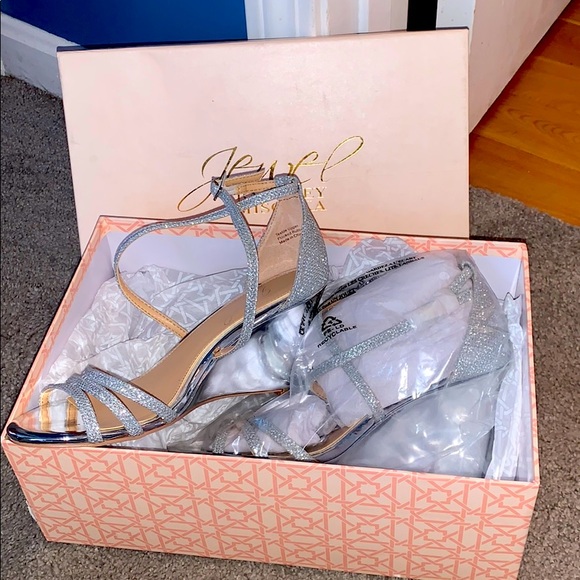 FORMAL *NEVER WORN* SPARKLING SILVER WEDGES - Picture 2 of 3